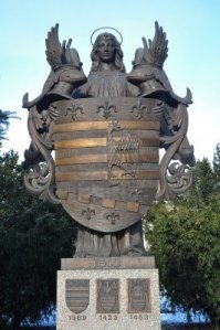 10004154-angel-sculpture-holding-armorial-bearing-of-city-kosice-slovakia